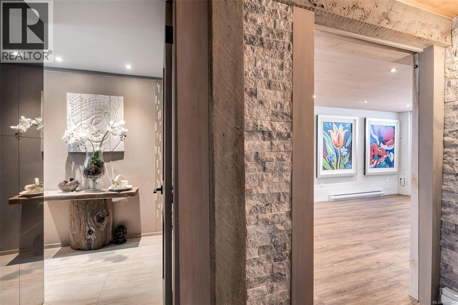 867 VICTORIA AVE - 49