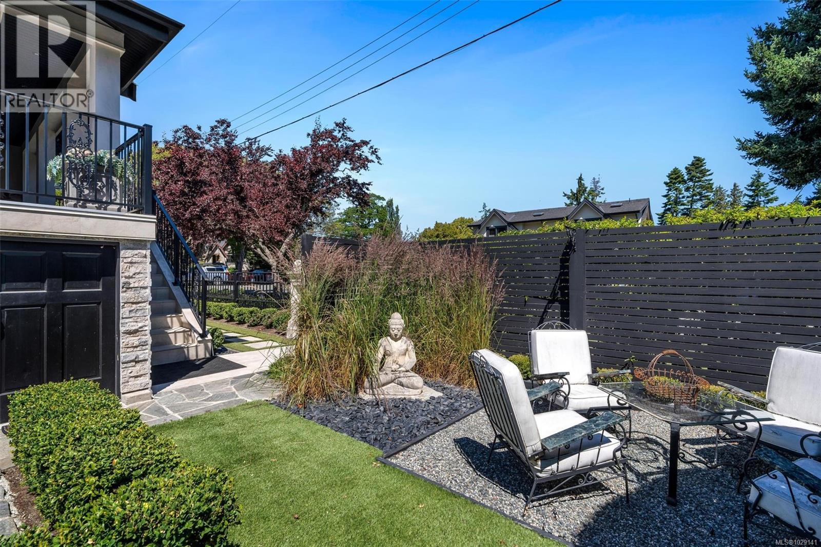 867 VICTORIA AVE - 57