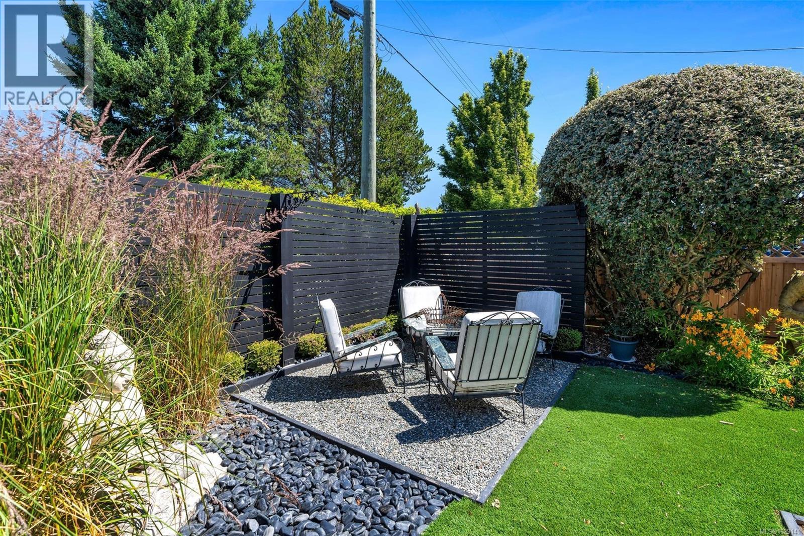 867 VICTORIA AVE - 58