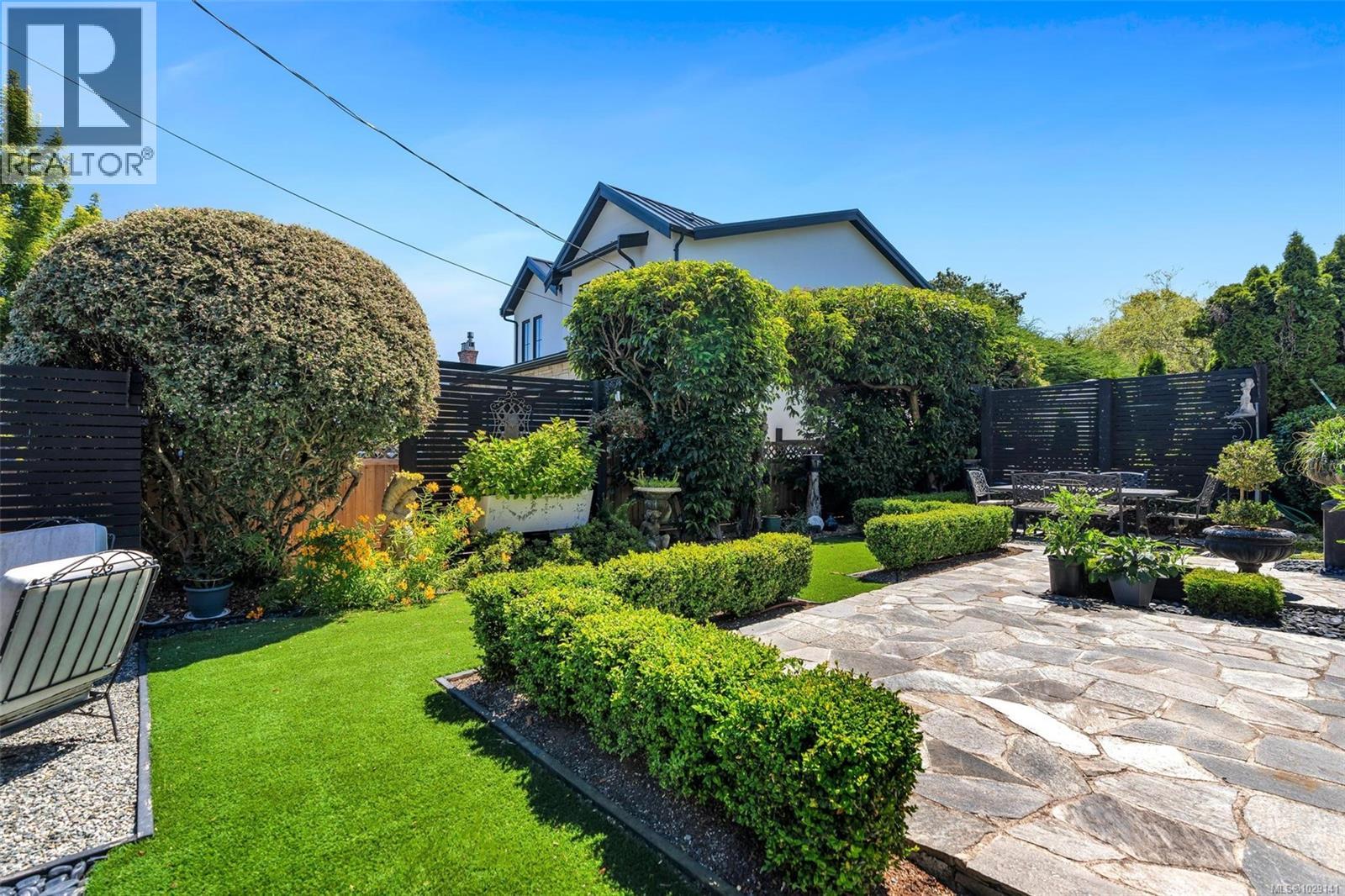 867 VICTORIA AVE - 60