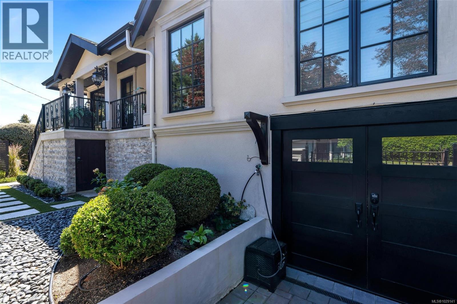 867 VICTORIA AVE - 68