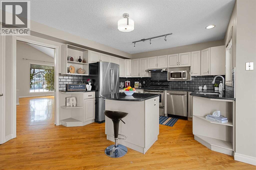 Single Family House for Sale in  Sienna Hills Drive SW Signal Hill Calgary 