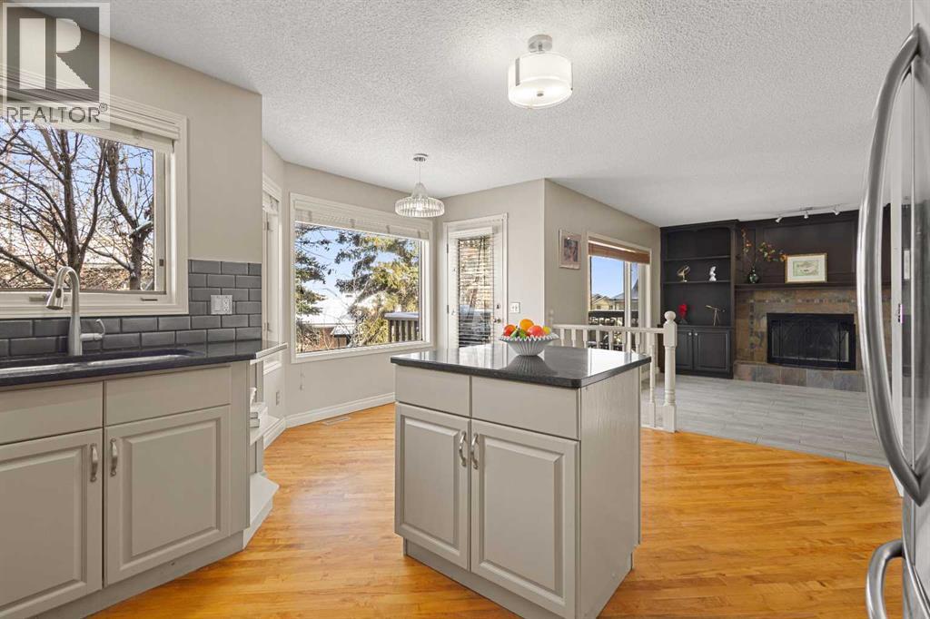 Single Family House for Sale in  Sienna Hills Drive SW Signal Hill Calgary 