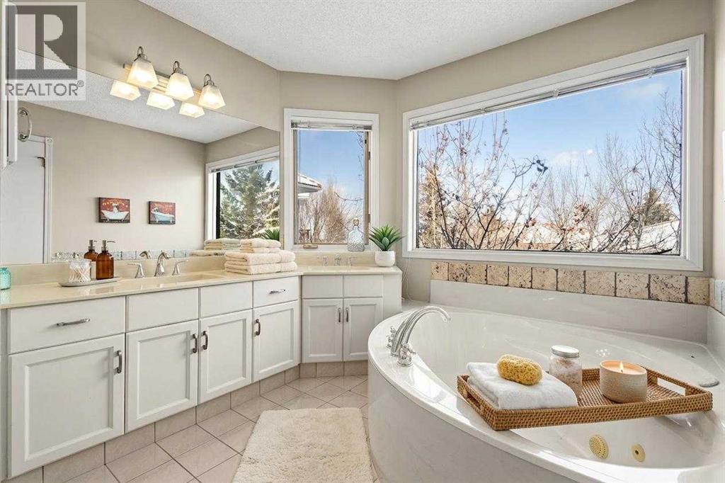 Single Family House for Sale in  Sienna Hills Drive SW Signal Hill Calgary 