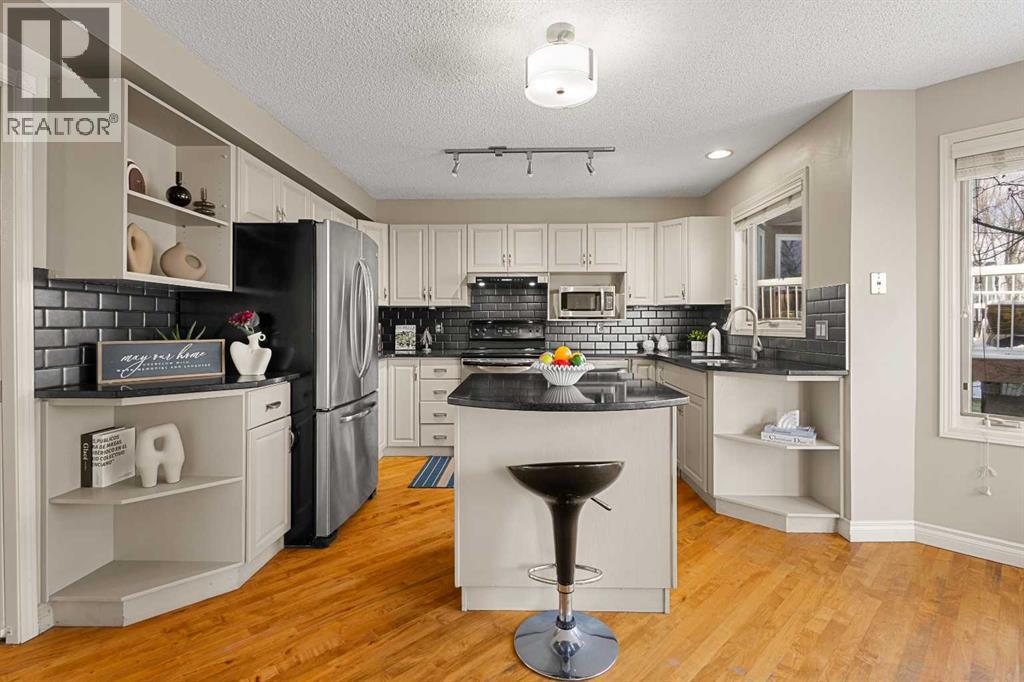 Single Family House for Sale in  Sienna Hills Drive SW Signal Hill Calgary 