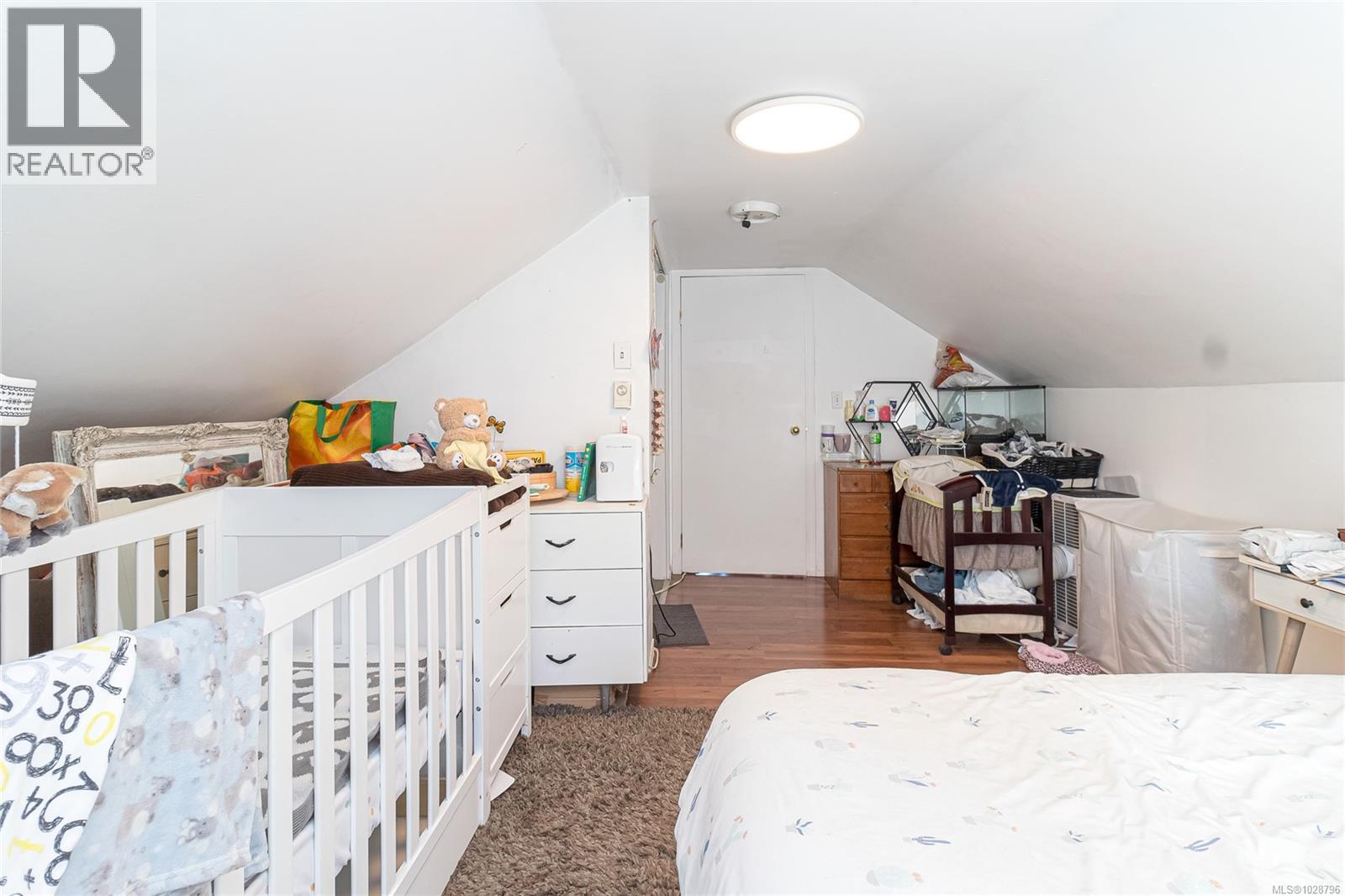 176 Regina Ave - 11