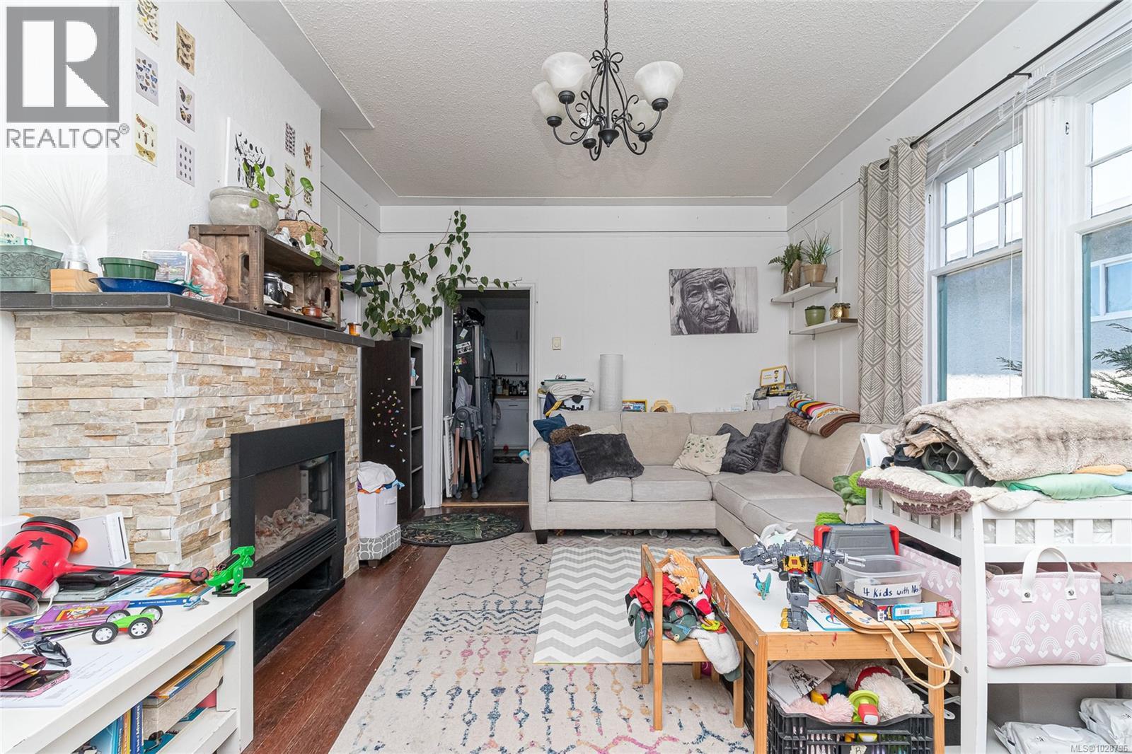 176 Regina Ave - 3