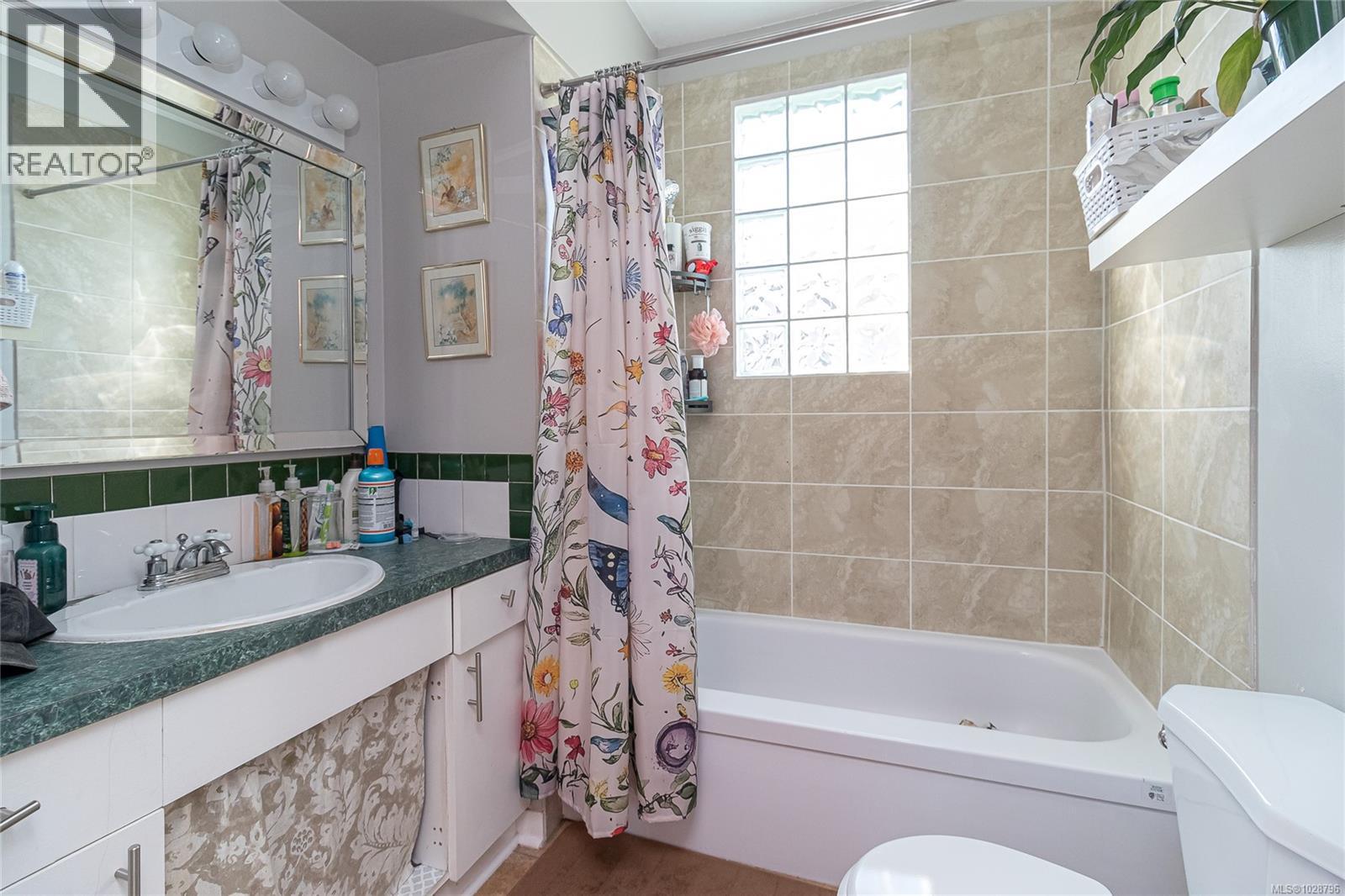 176 Regina Ave - 9