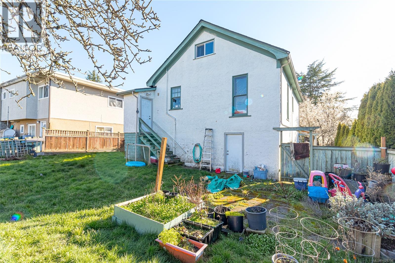 176 Regina Ave - 19