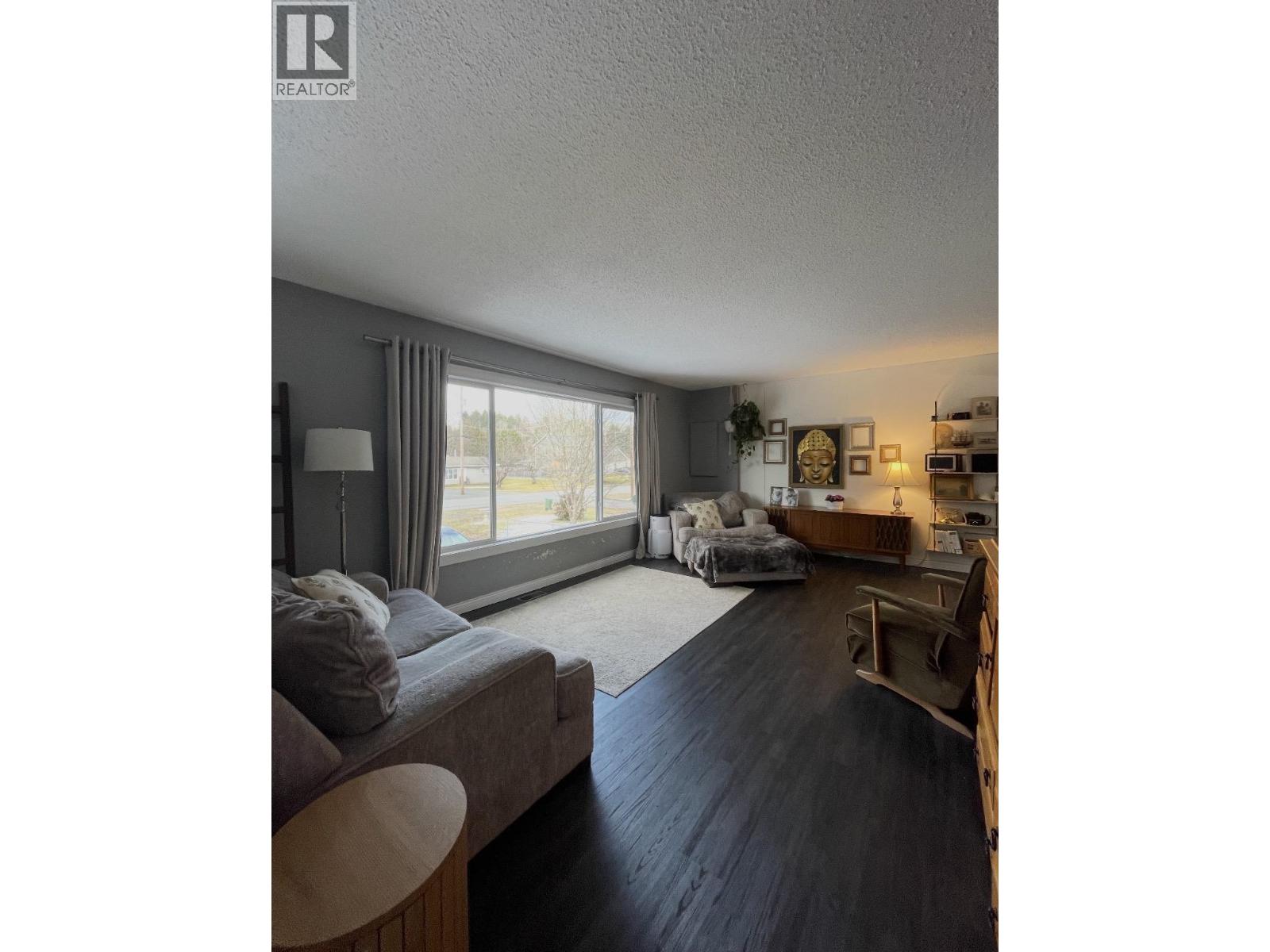 #A-4907 MILLS Avenue, Terrace