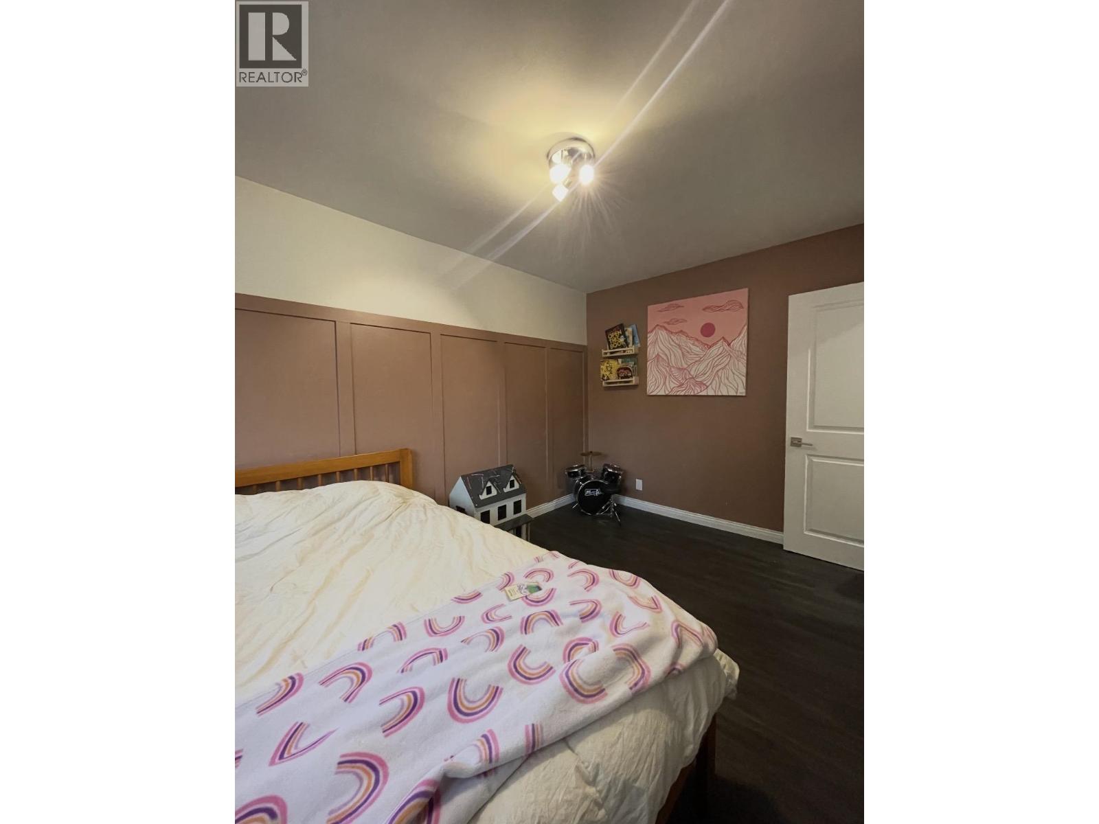 #A-4907 MILLS Avenue, Terrace