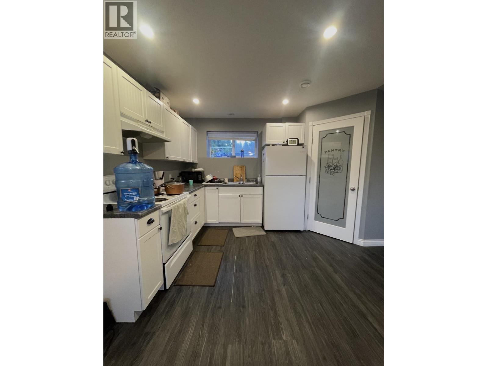 #A-4907 MILLS Avenue, Terrace