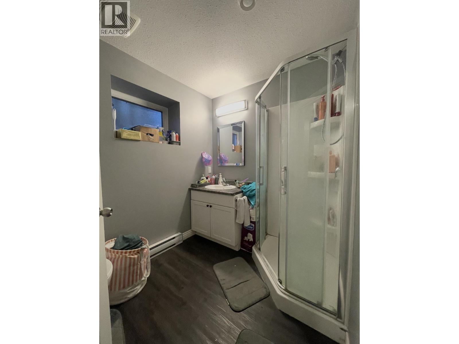 #A-4907 MILLS Avenue, Terrace