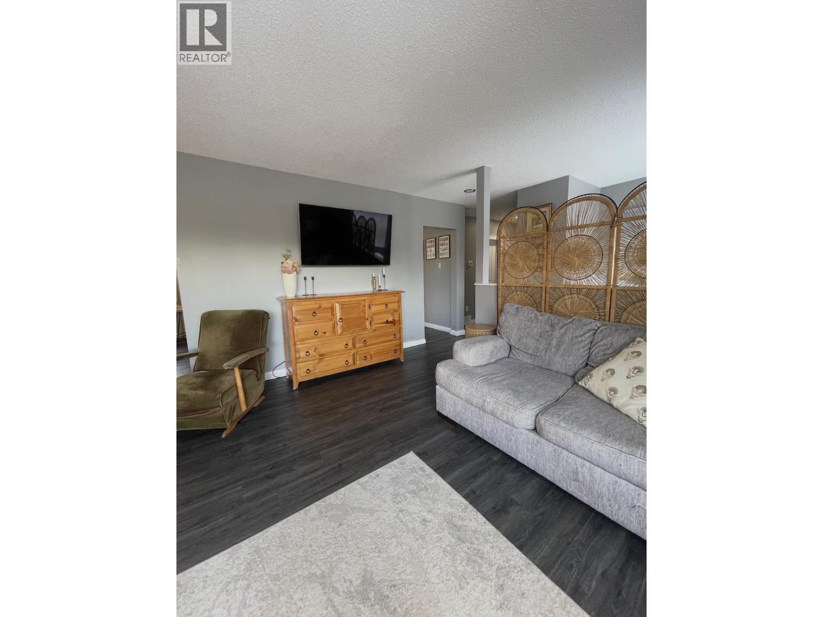 #A-4907 MILLS Avenue, Terrace