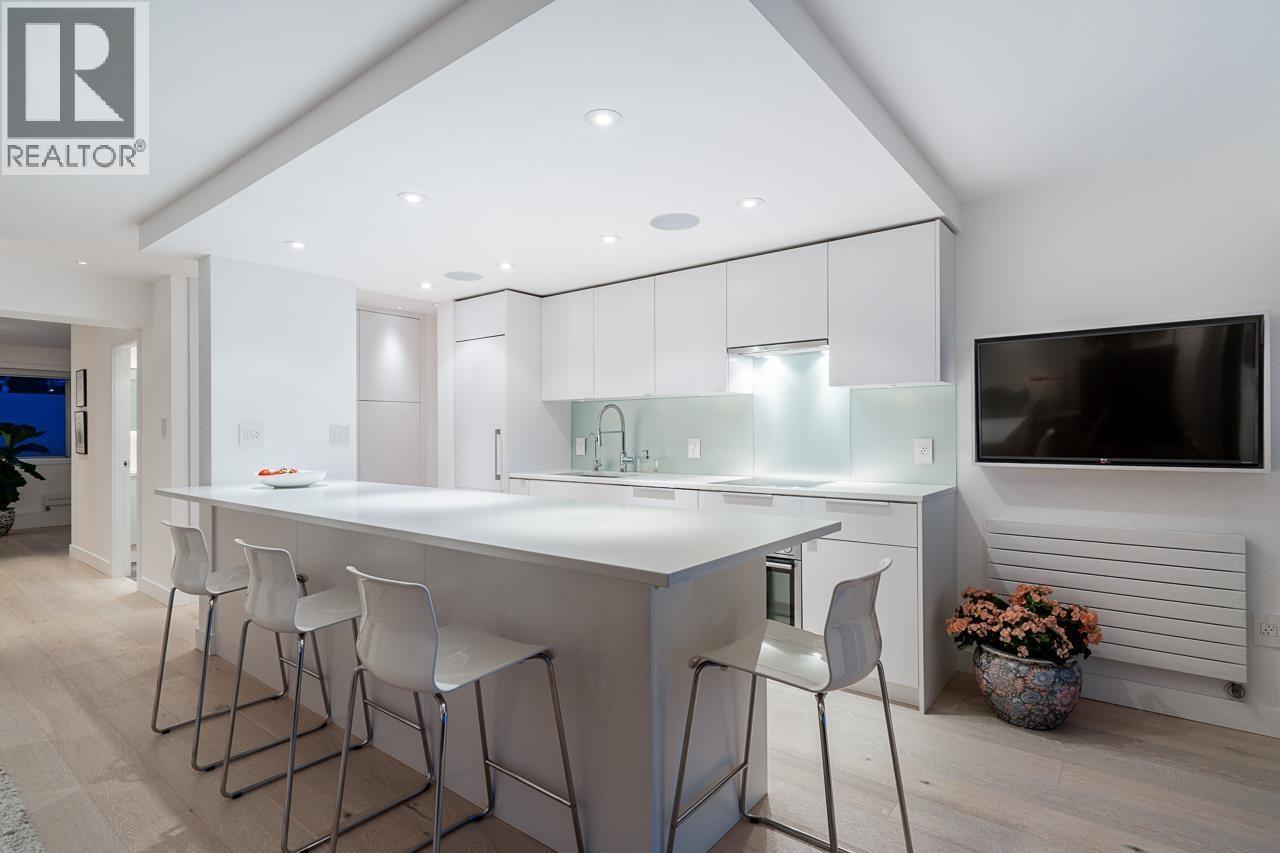 807 150 24TH STREET, West Vancouver