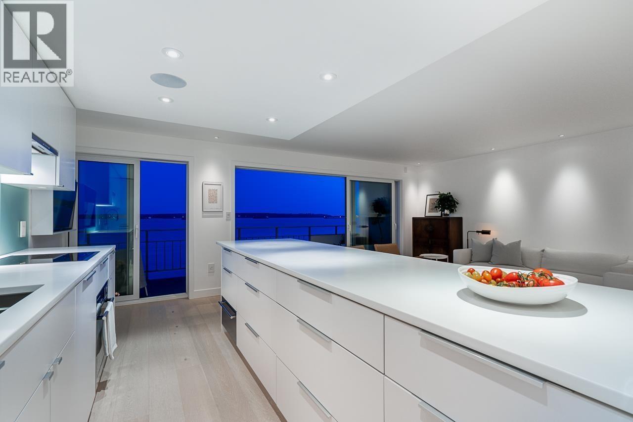 807 150 24TH STREET, West Vancouver