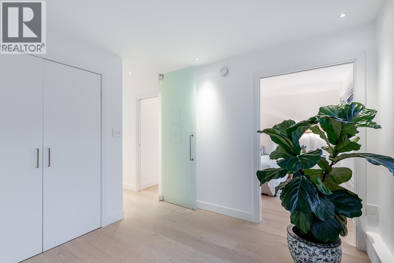 807 150 24TH STREET, West Vancouver