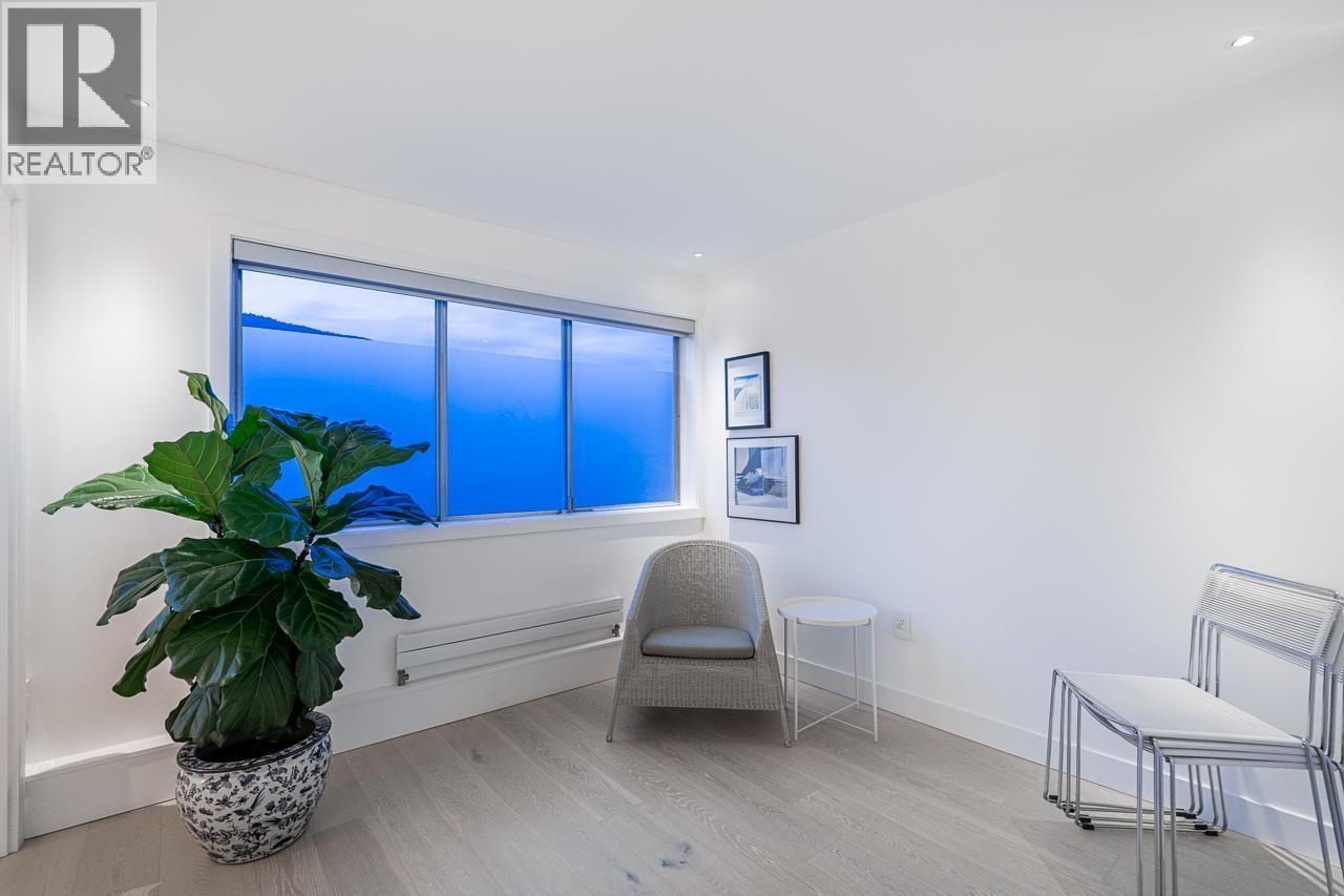 807 150 24TH STREET, West Vancouver