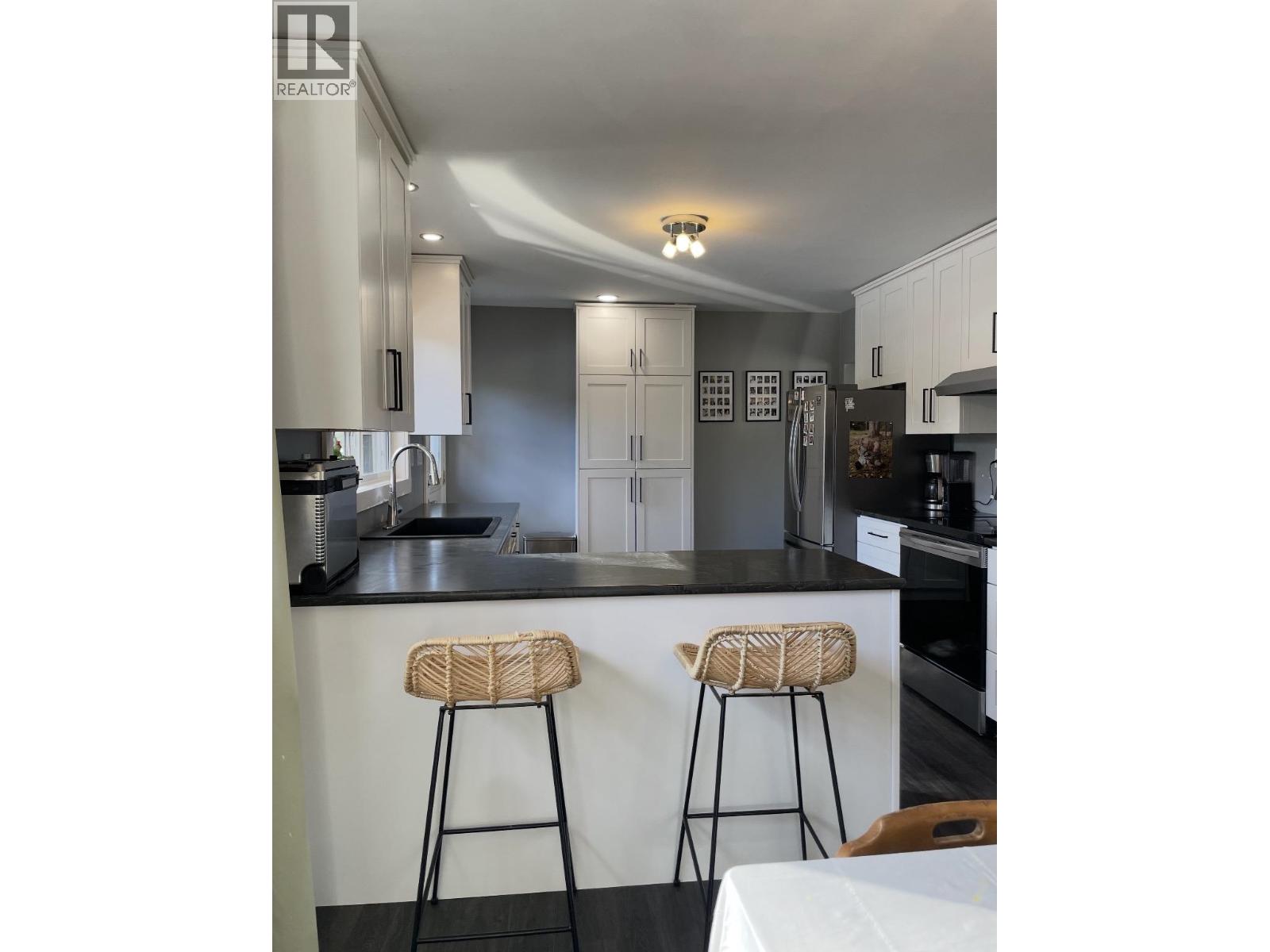 #A-4907 MILLS Avenue, Terrace