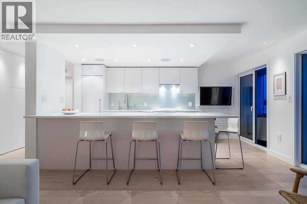 807 150 24TH STREET, West Vancouver