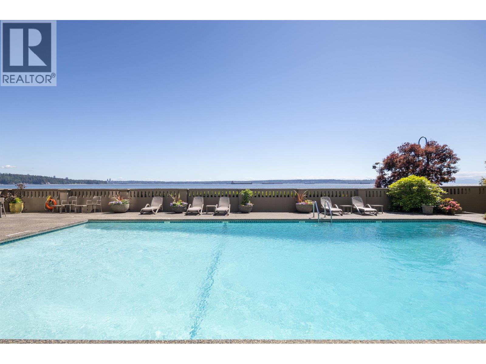 807 150 24TH STREET, West Vancouver