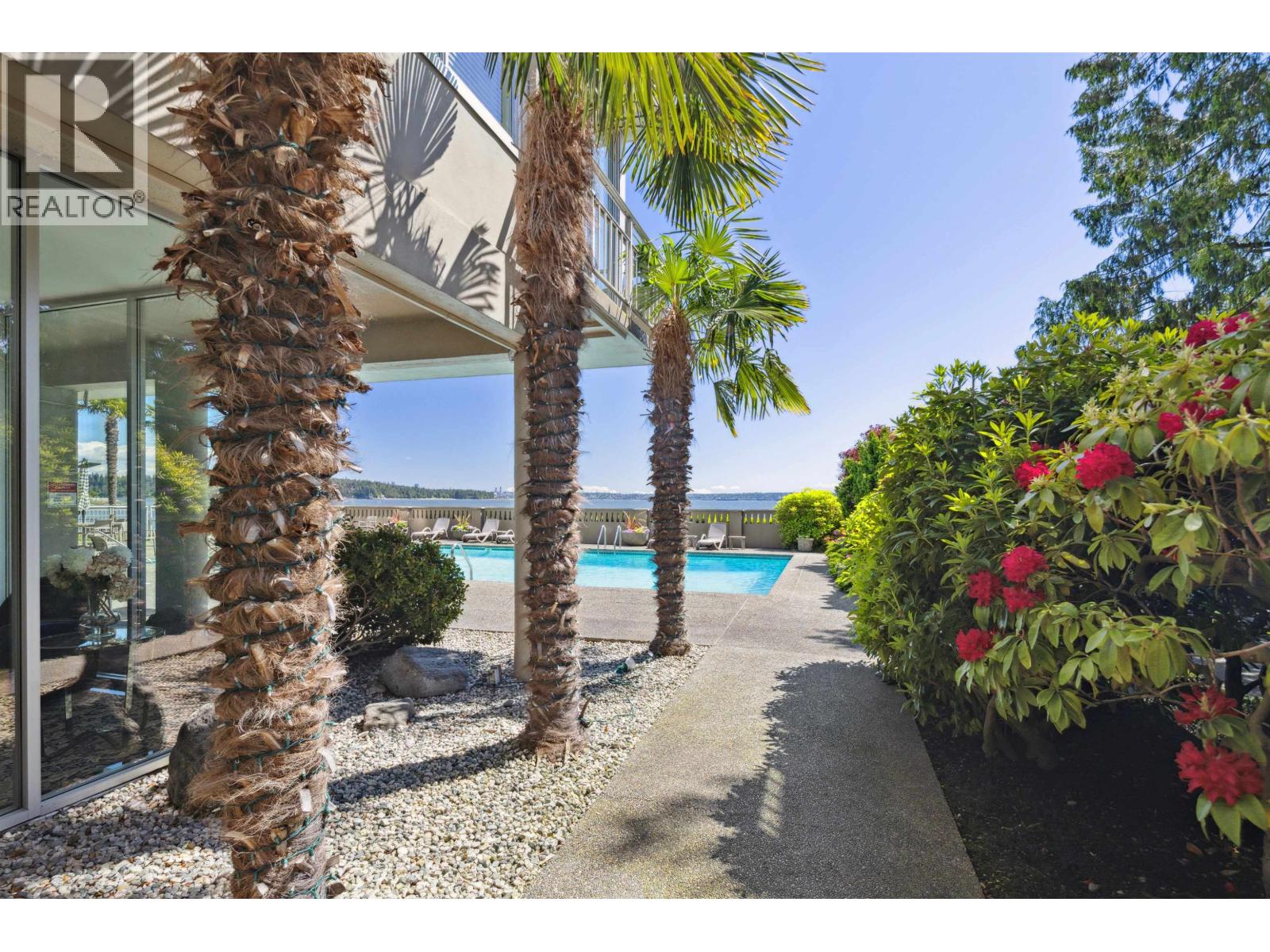 807 150 24TH STREET, West Vancouver