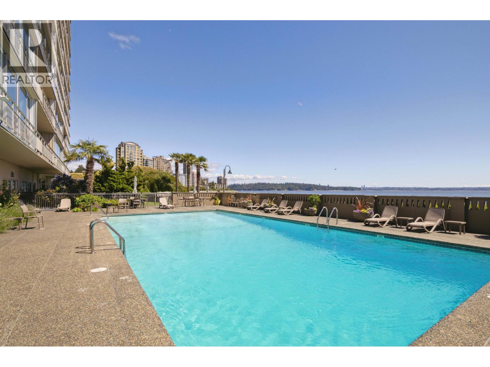 807 150 24TH STREET, West Vancouver