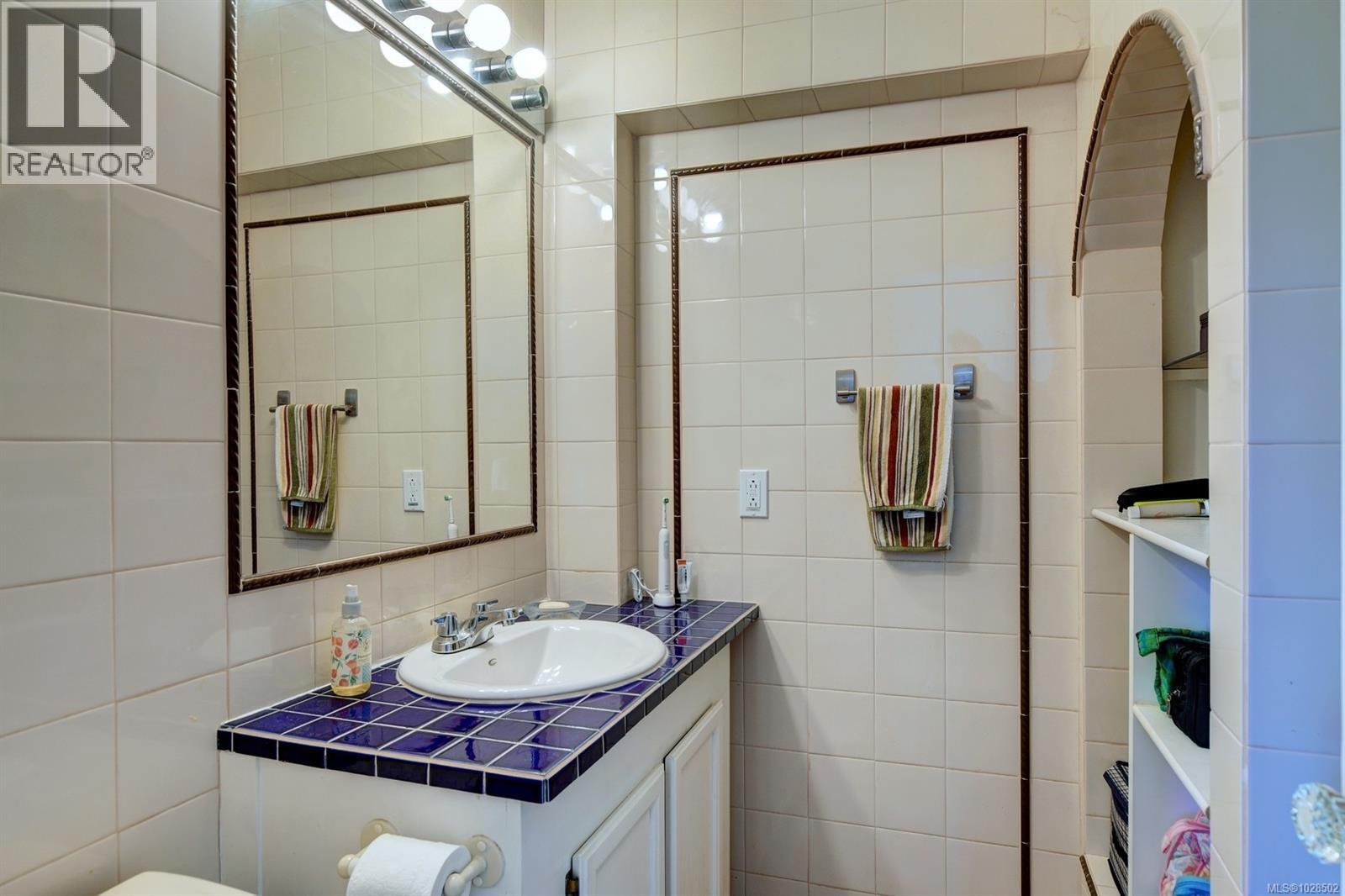 2112 Sayward St, Victoria