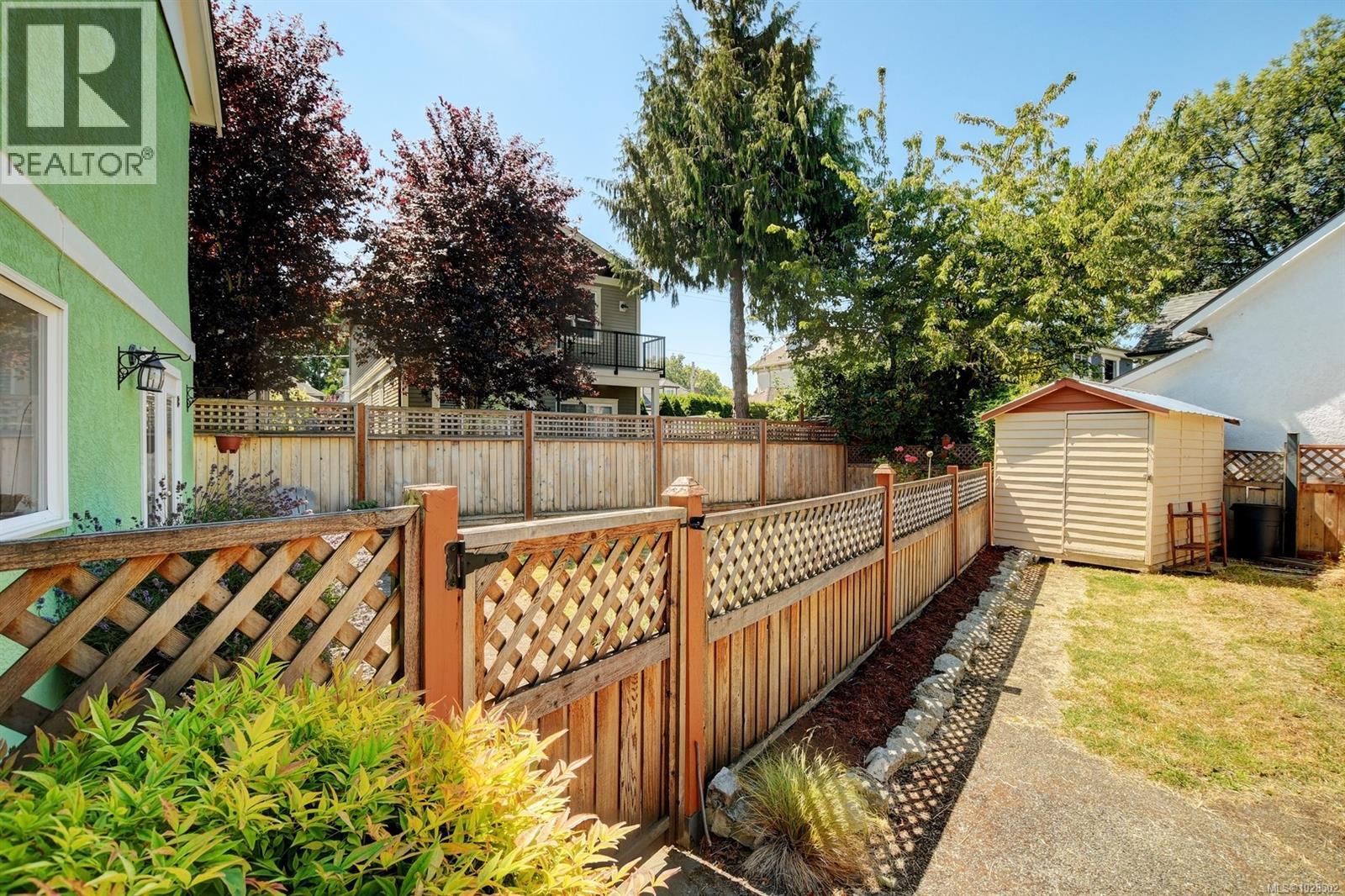 2112 Sayward St, Victoria