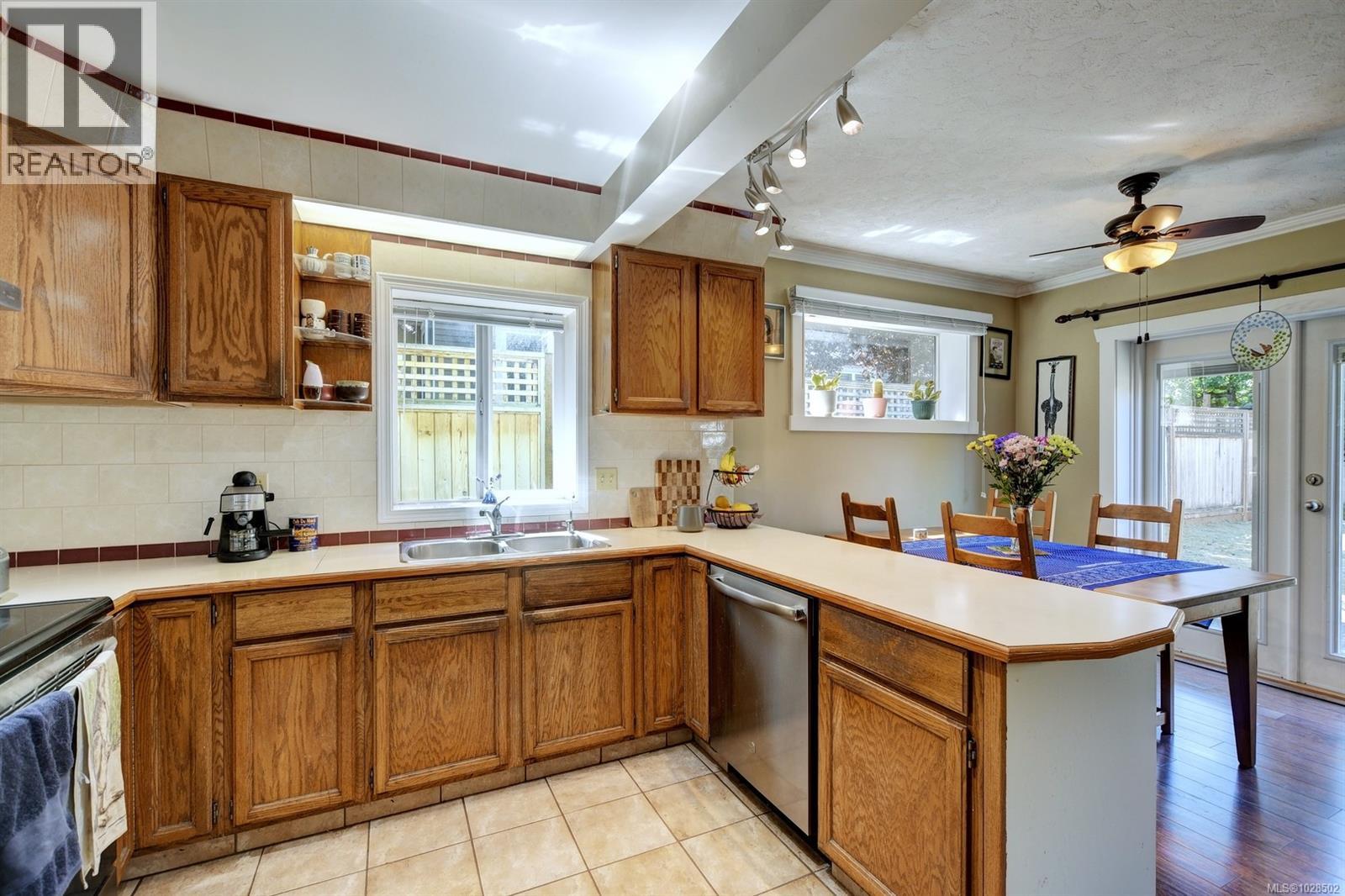 2112 Sayward St, Victoria