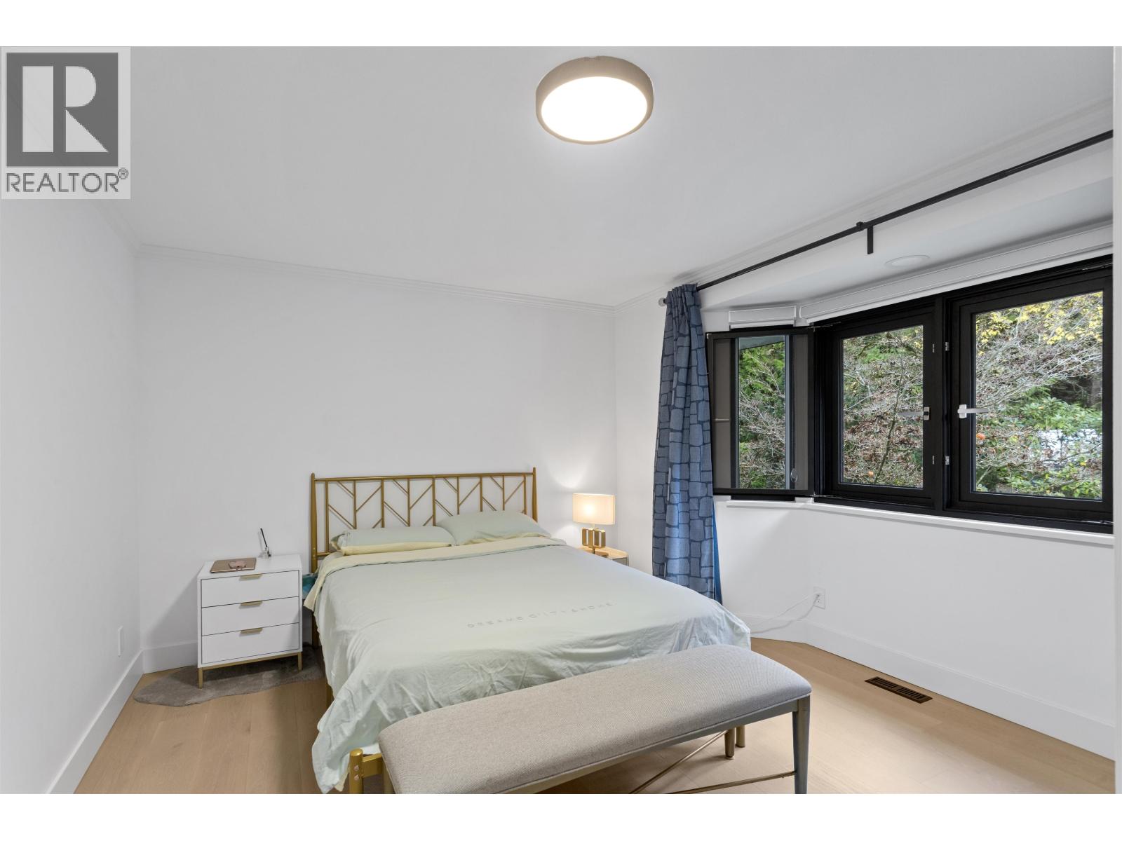 5485 KEITH ROAD, West Vancouver