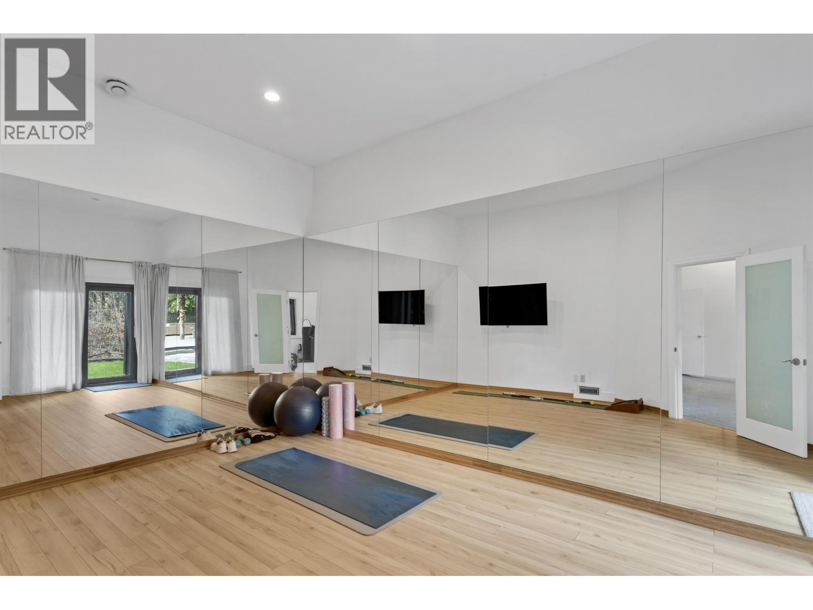 5485 KEITH ROAD, West Vancouver