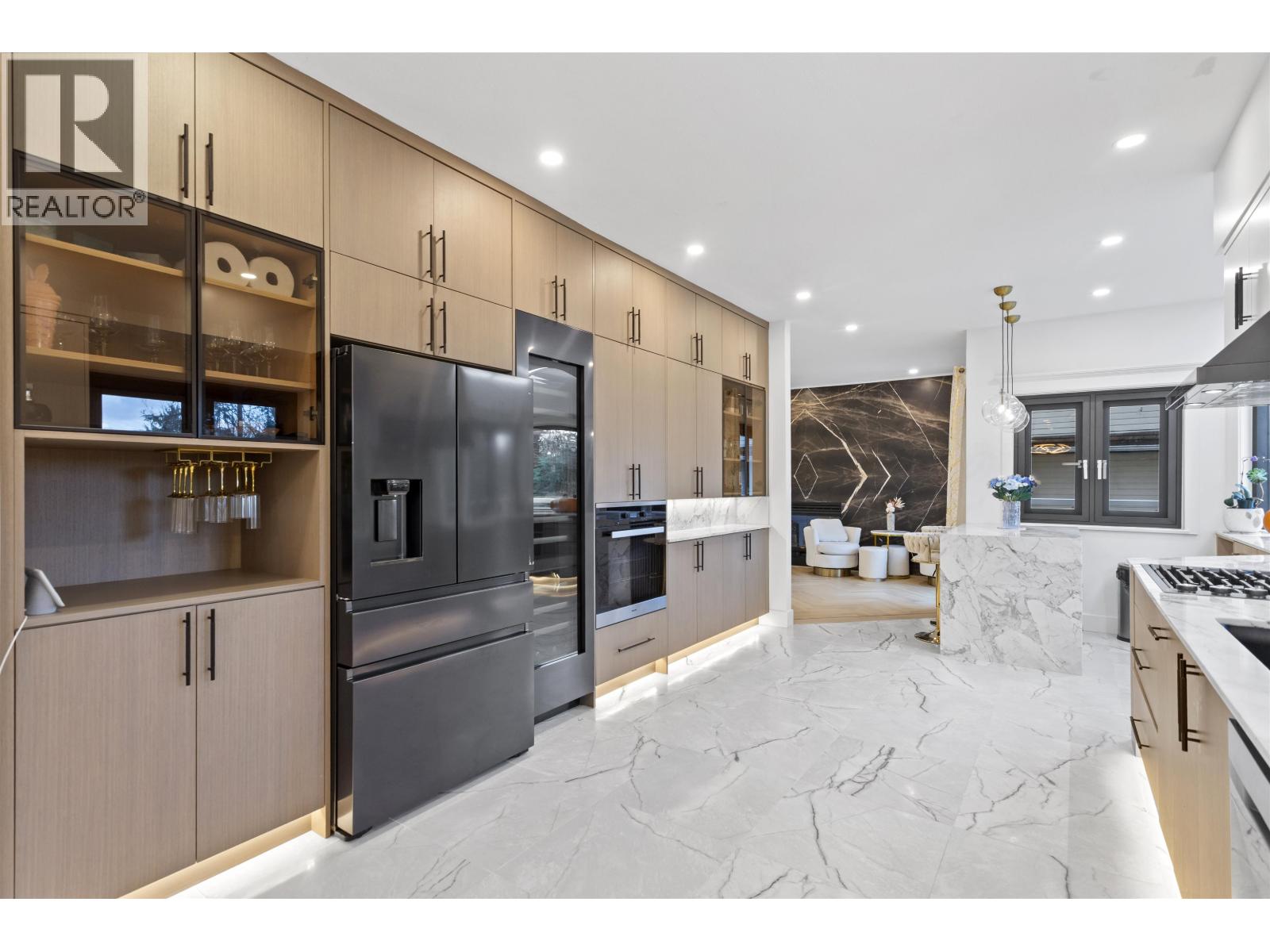 5485 KEITH ROAD, West Vancouver