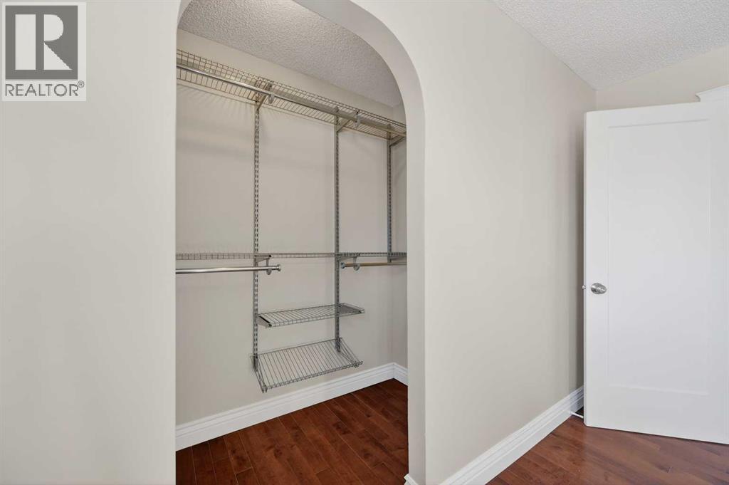 Single Family House for Sale in  Erin Grove Close SE Erin Woods Calgary 