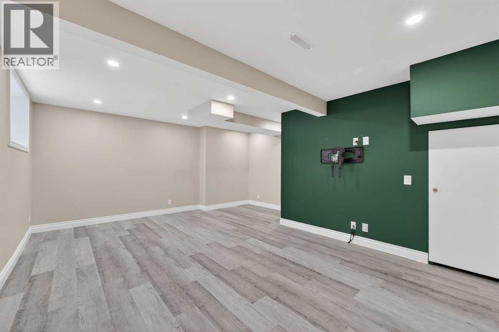 Single Family House for Sale in  Erin Grove Close SE Erin Woods Calgary 