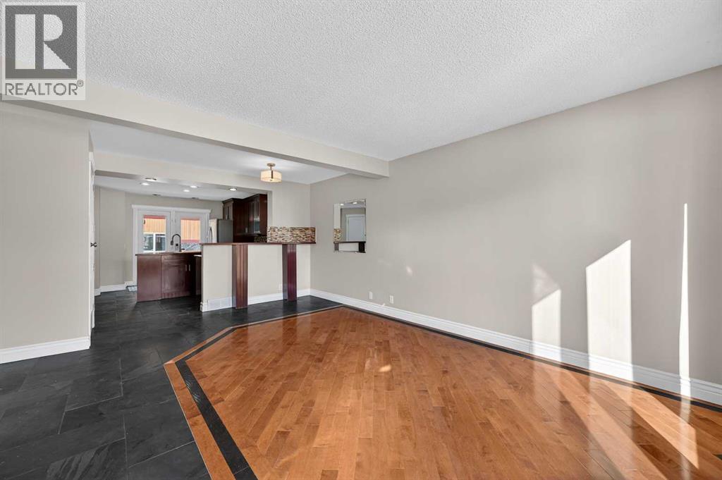 Single Family House for Sale in  Erin Grove Close SE Erin Woods Calgary 