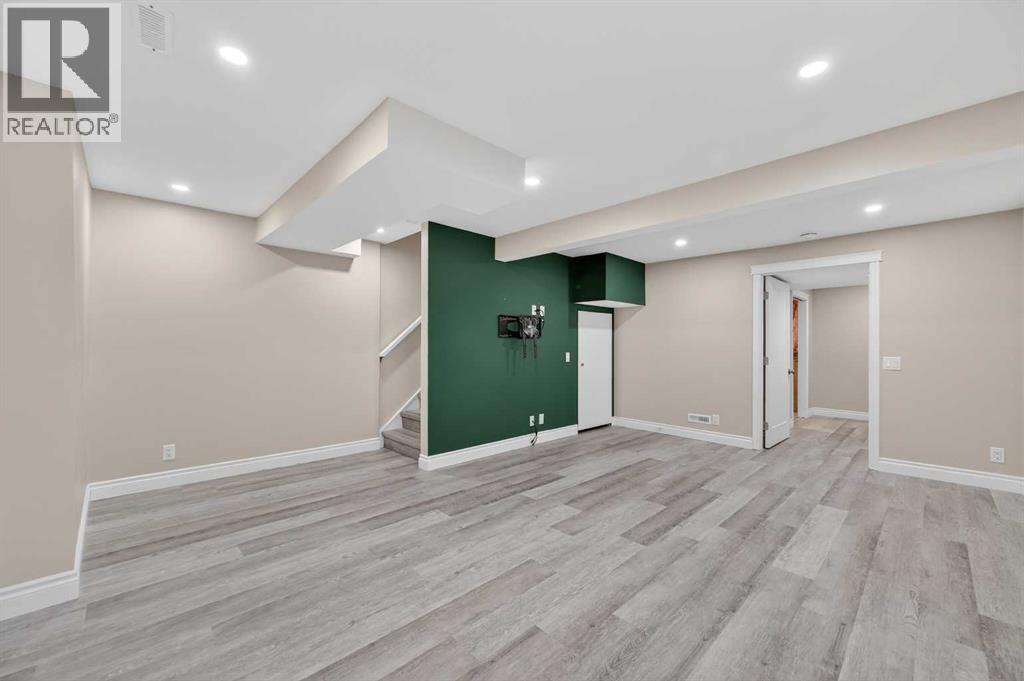 Single Family House for Sale in  Erin Grove Close SE Erin Woods Calgary 