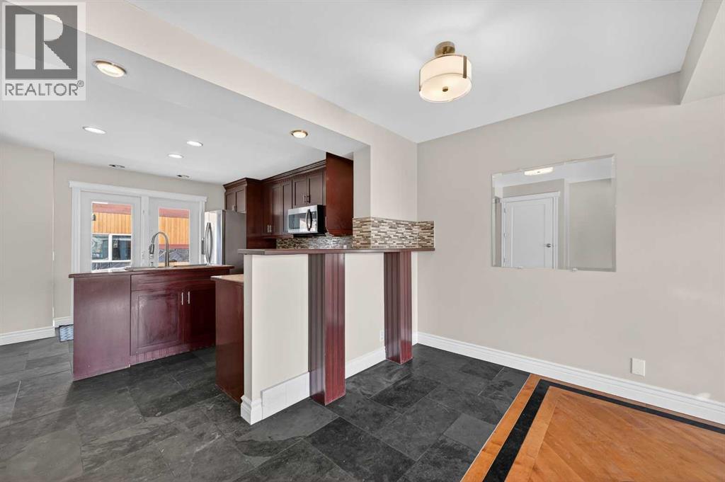 Single Family House for Sale in  Erin Grove Close SE Erin Woods Calgary 