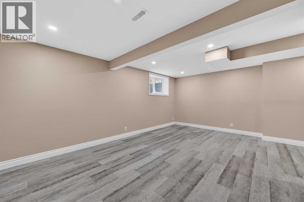 Single Family House for Sale in  Erin Grove Close SE Erin Woods Calgary 