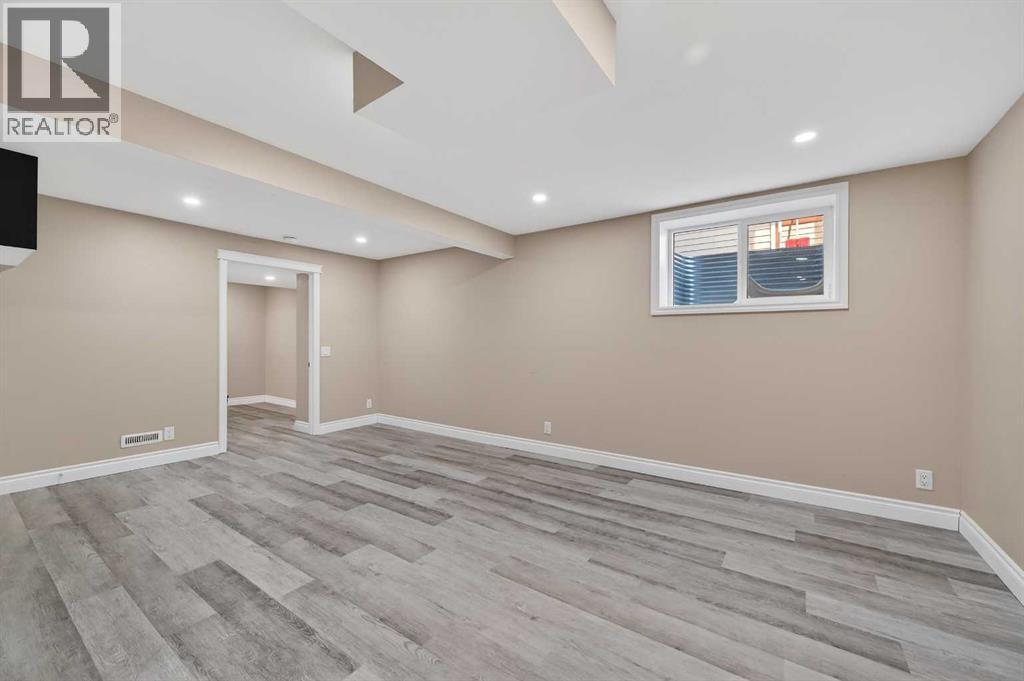 Single Family House for Sale in  Erin Grove Close SE Erin Woods Calgary 