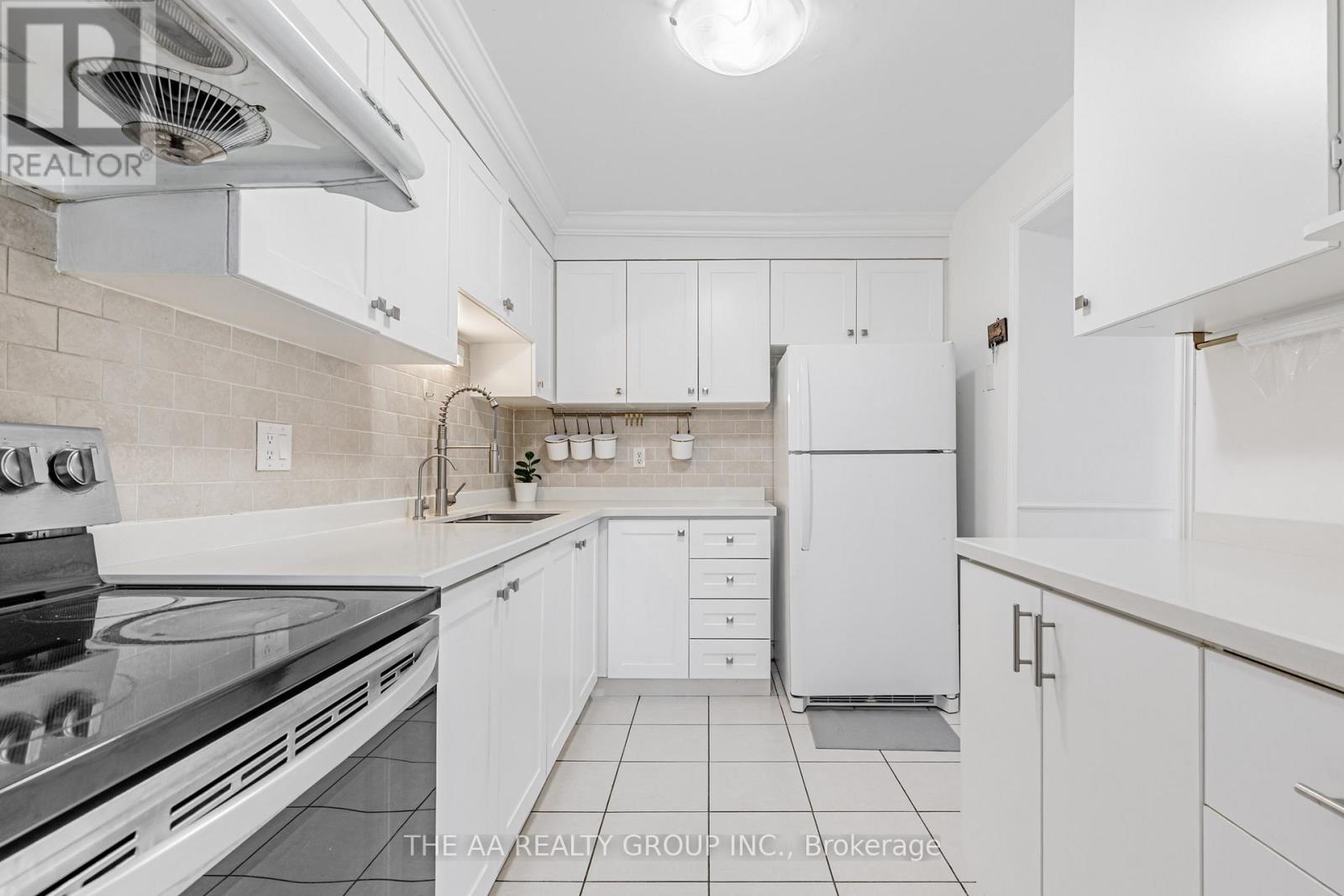 #20 50 BRIDLETOWNE CIRCLE - 12