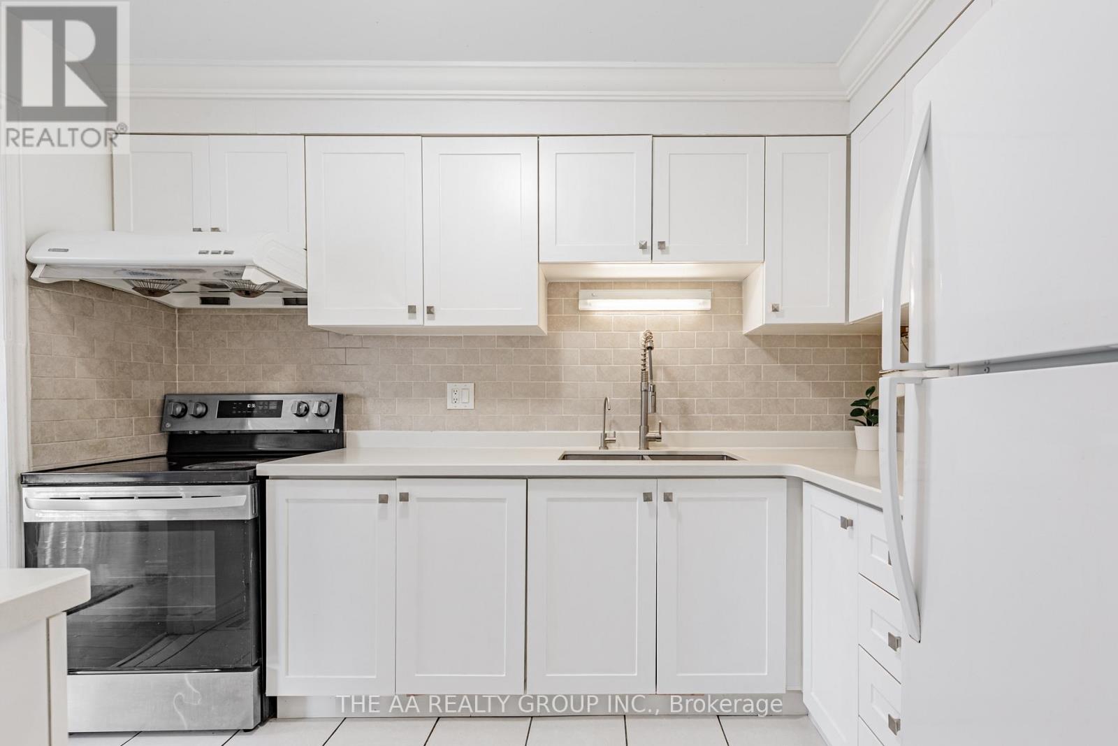 #20 50 BRIDLETOWNE CIRCLE - 13