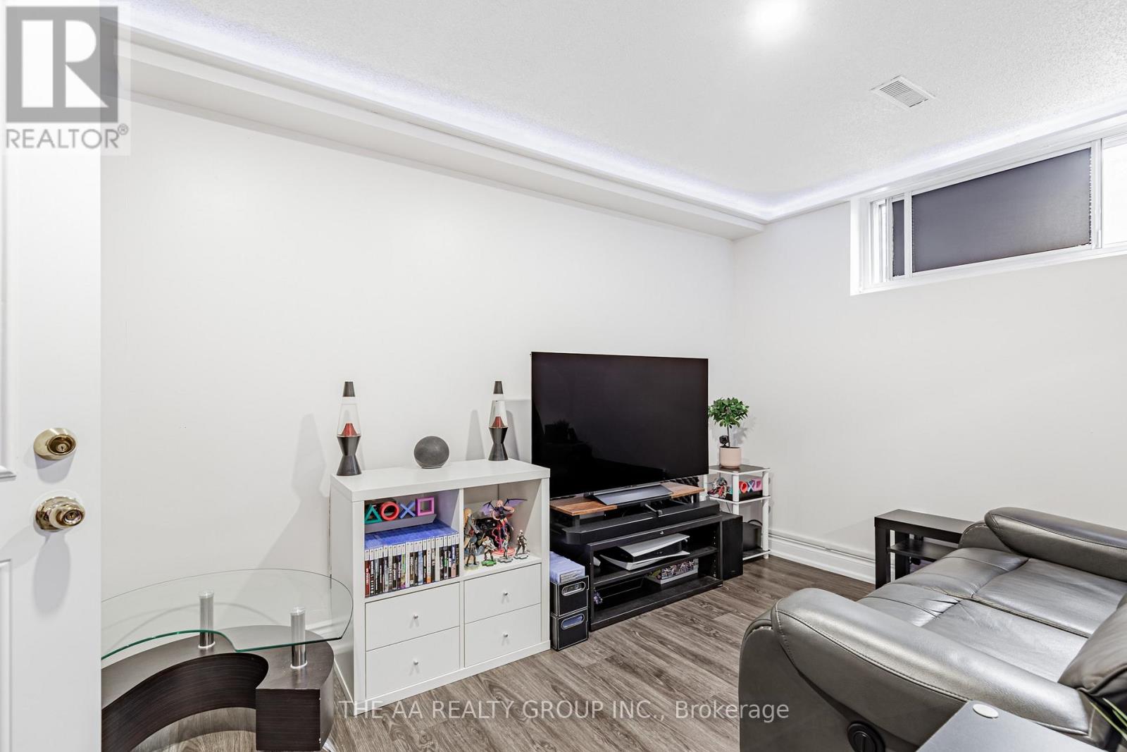 #20 50 BRIDLETOWNE CIRCLE - 22
