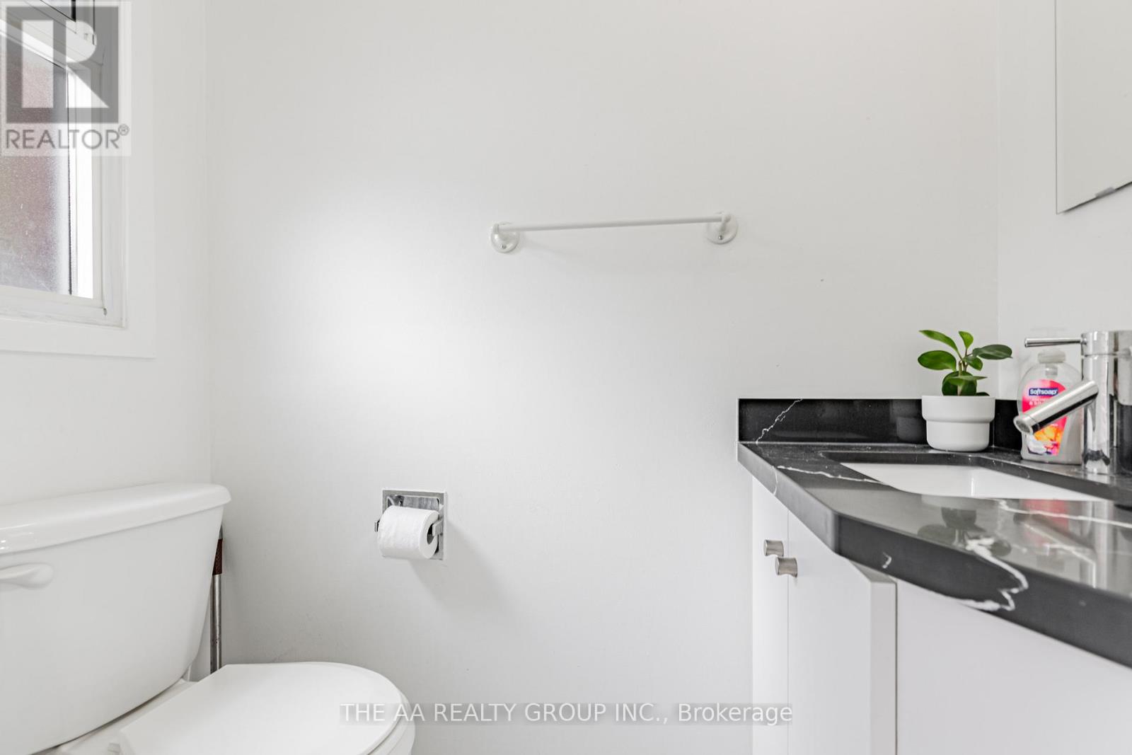 #20 50 BRIDLETOWNE CIRCLE - 27