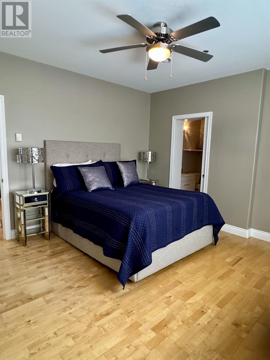 202 111 RICHMOND STREET - 13