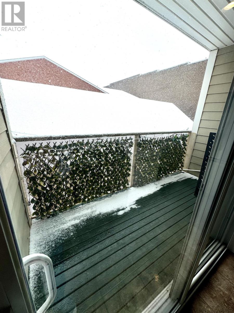 202 111 RICHMOND STREET - 21