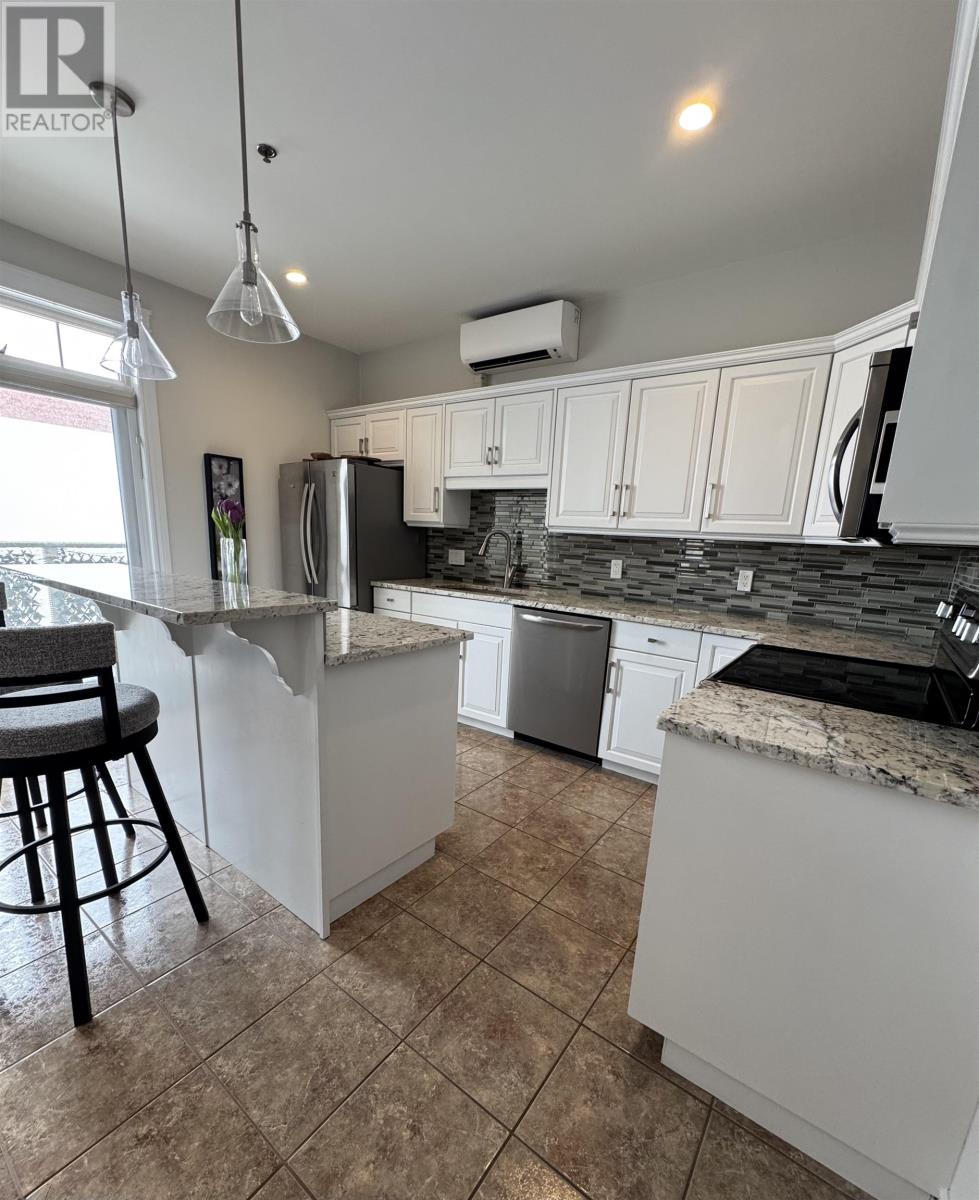 202 111 RICHMOND STREET - 4