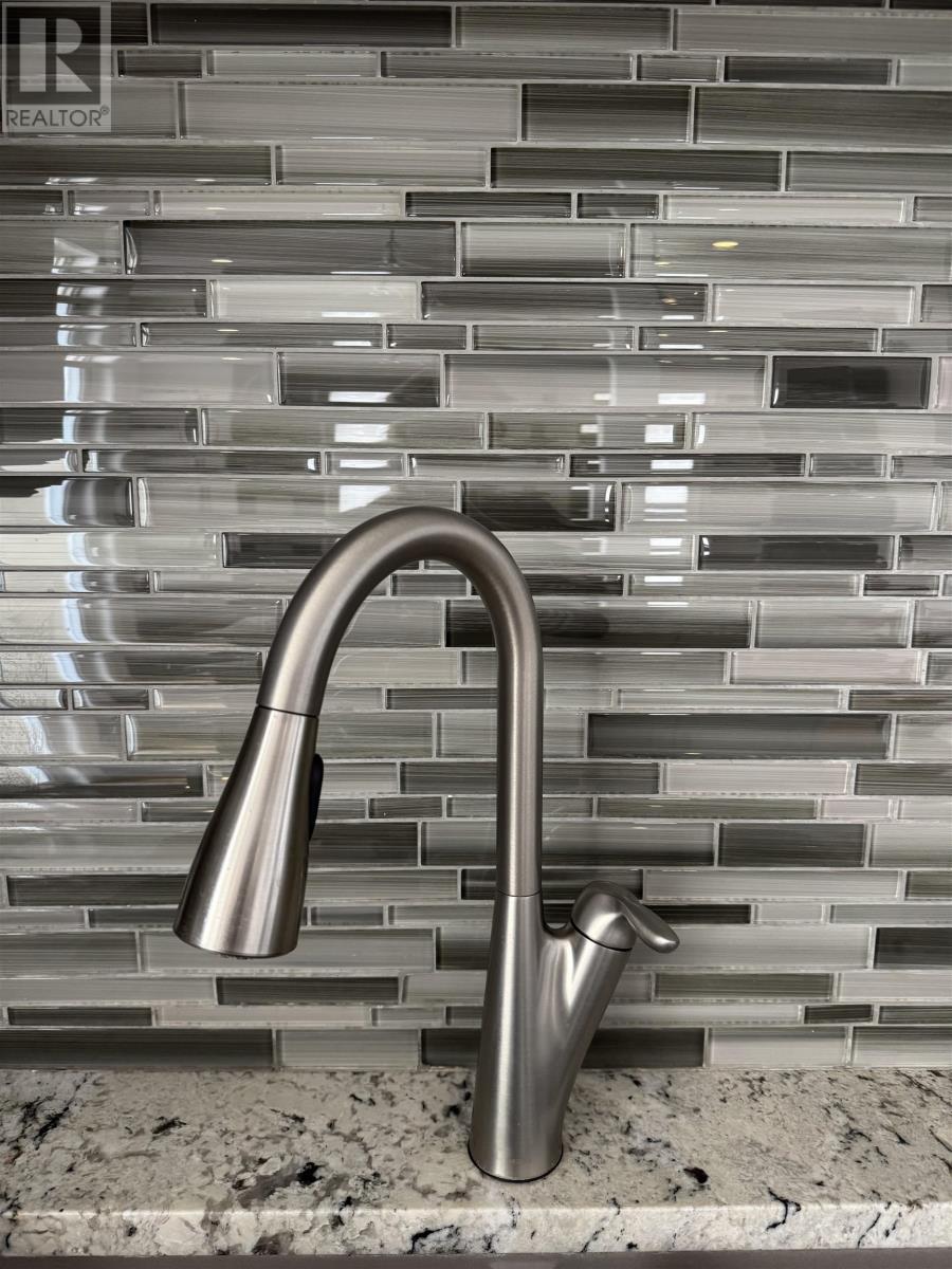 202 111 RICHMOND STREET - 5