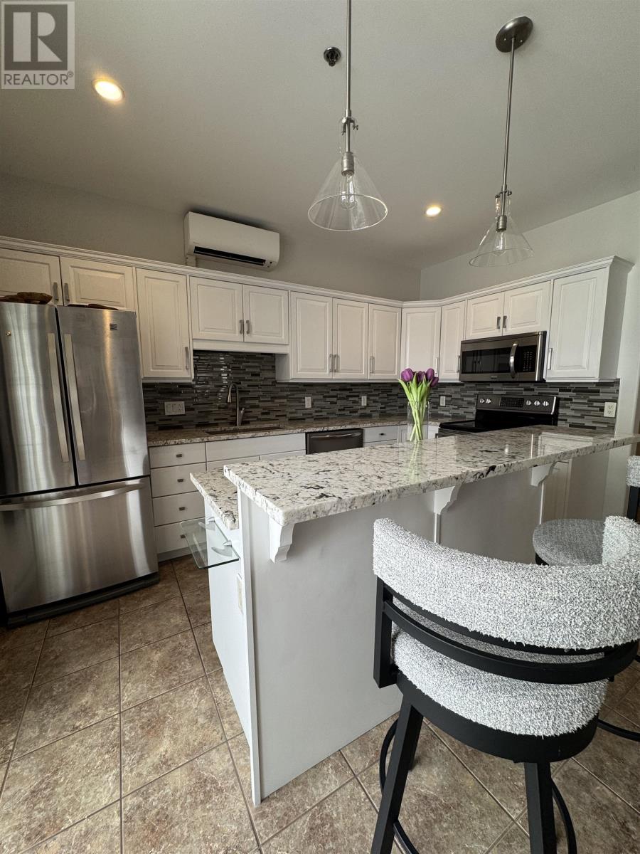 202 111 RICHMOND STREET - 6