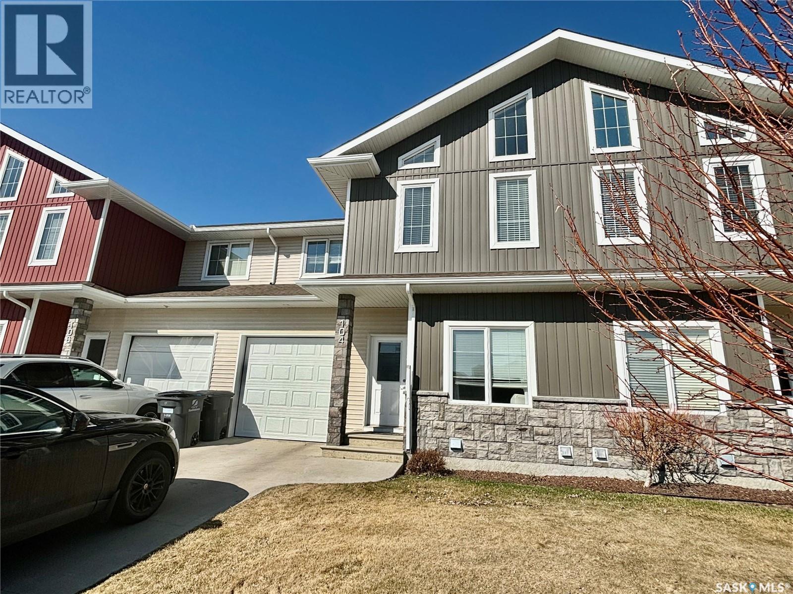 Single Family House 2 Level for Sale in  Atton CRESCENT Saskatoon 